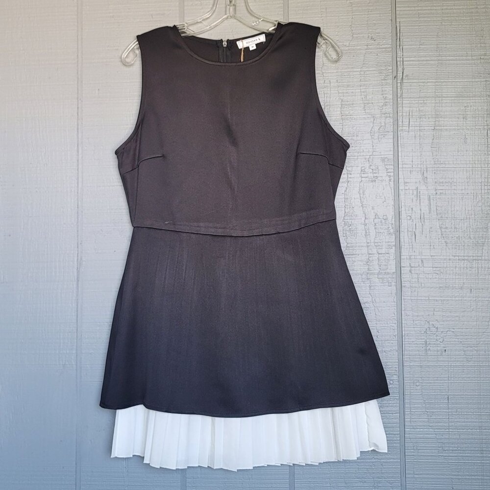 Rihoas Black and White Layered Pleated Mini Dress. Size M